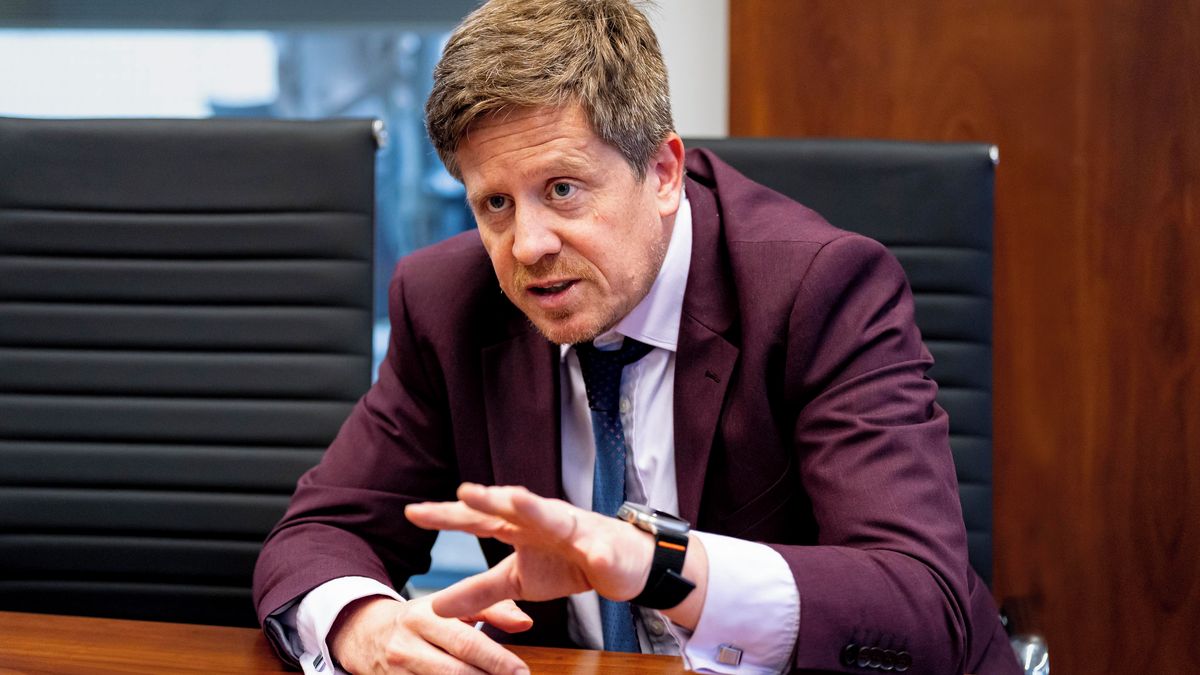 Dálnice D1 z Prahy do Brna by mohla být celá šestiproudá, říká šéf ŘSD Mátl